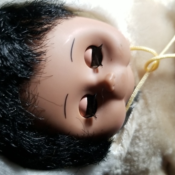 Eskimo Doll with blinking eyes. BRAND NEW with tag - Picture 7 of 8